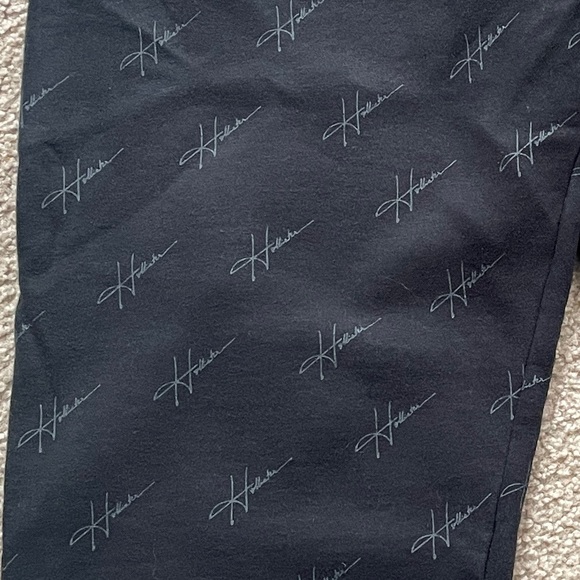 Mens Hollister pants size Medium - black allover script logo - Picture 4 of 4